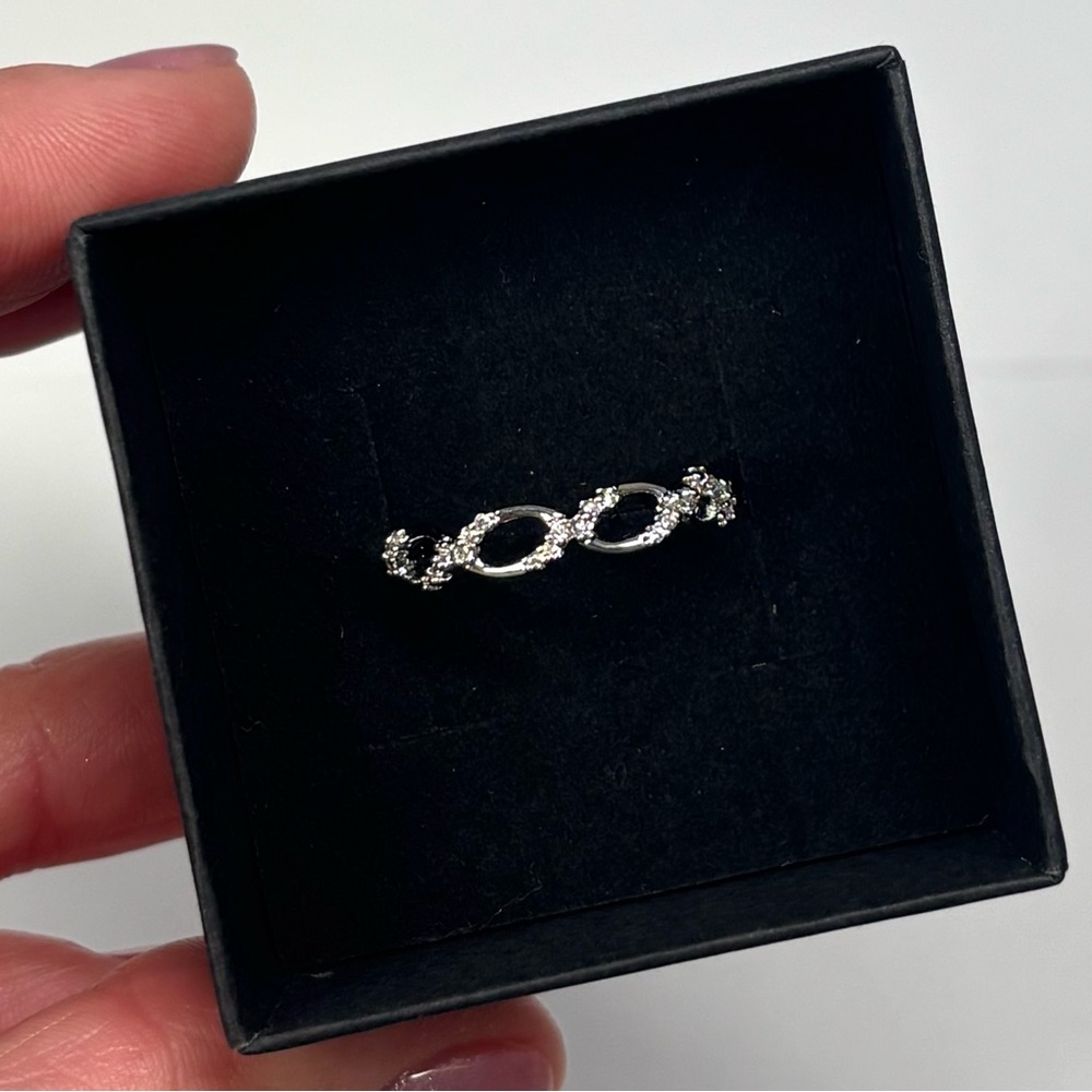 18k white gold-plated pave loop ring - Picture 3 of 6